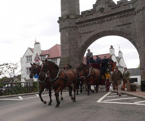 Aberdeen to Braemar old coach, at Fettercairn Royal Arch aberdeen-to-braemar-old-transport